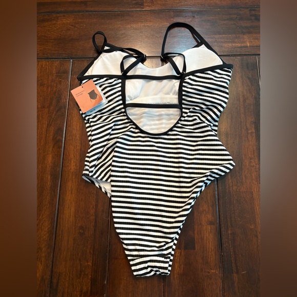 Shade & Shore Striped Black and White One Piece Swimsuit Size 12/14 - Picture 3 of 3